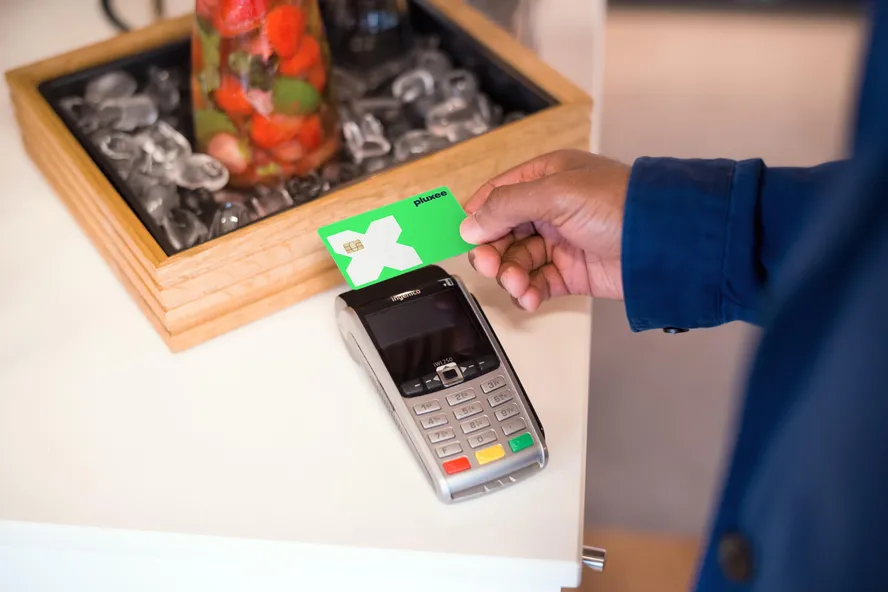 Cartão Pluxee não funciona ou não passa: o que fazer?